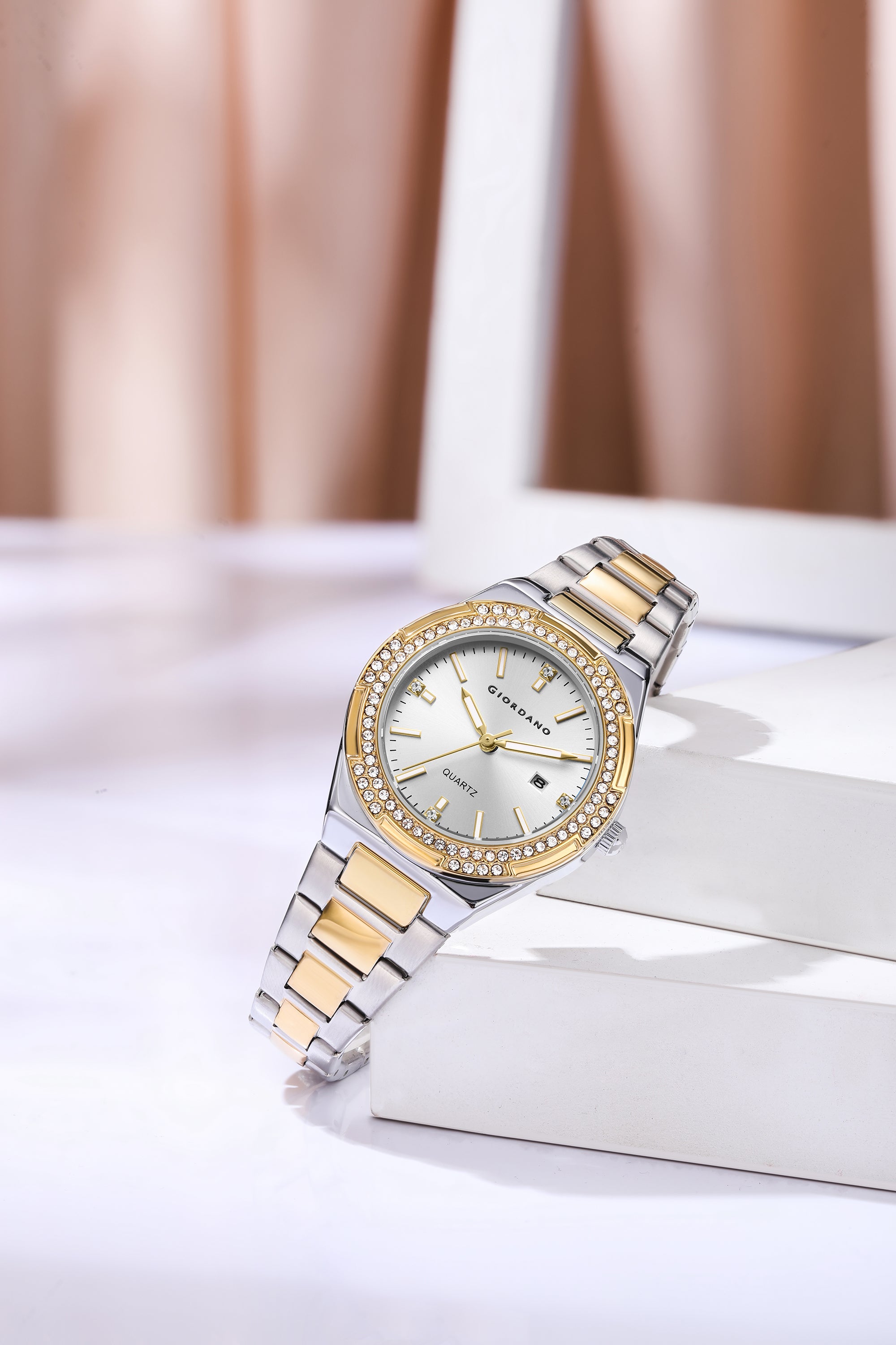 Giordano Analog watch for women with Crystal Bezel, round gloss finish dial, stainless steel strap and date display | GZ-60112-33